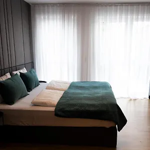 https://b-chill-house.topcolognehotels.com